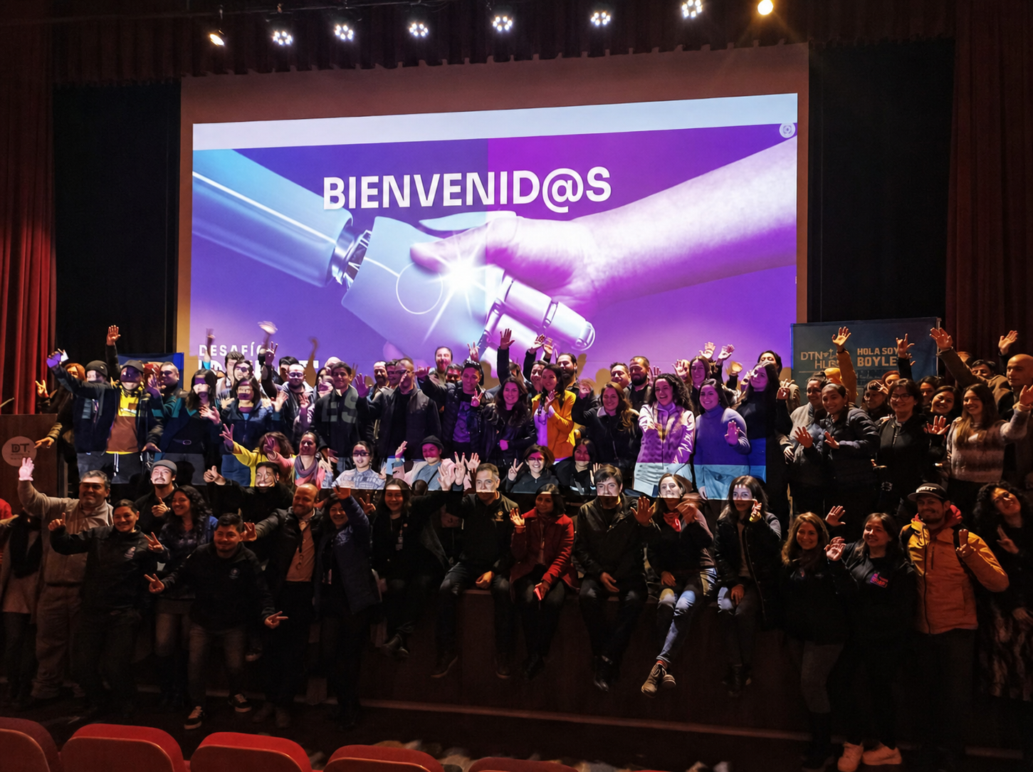 Comunidad reunida en una experiencia presencial de DTN Lab